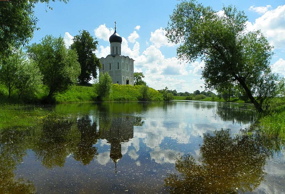 Алёховщина Церковь поздняя осень