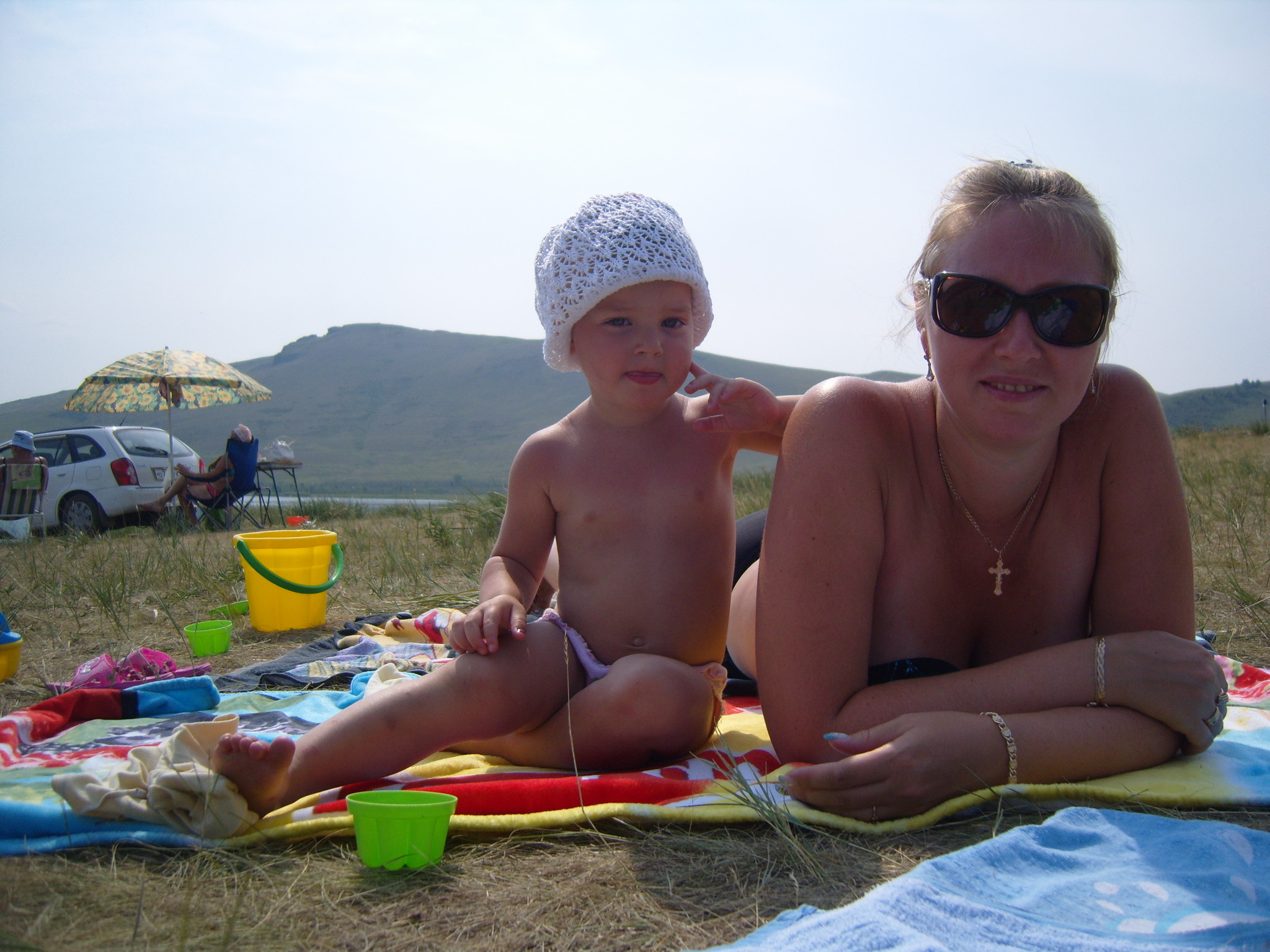 Мама с дочкой на нудистском пляже фото