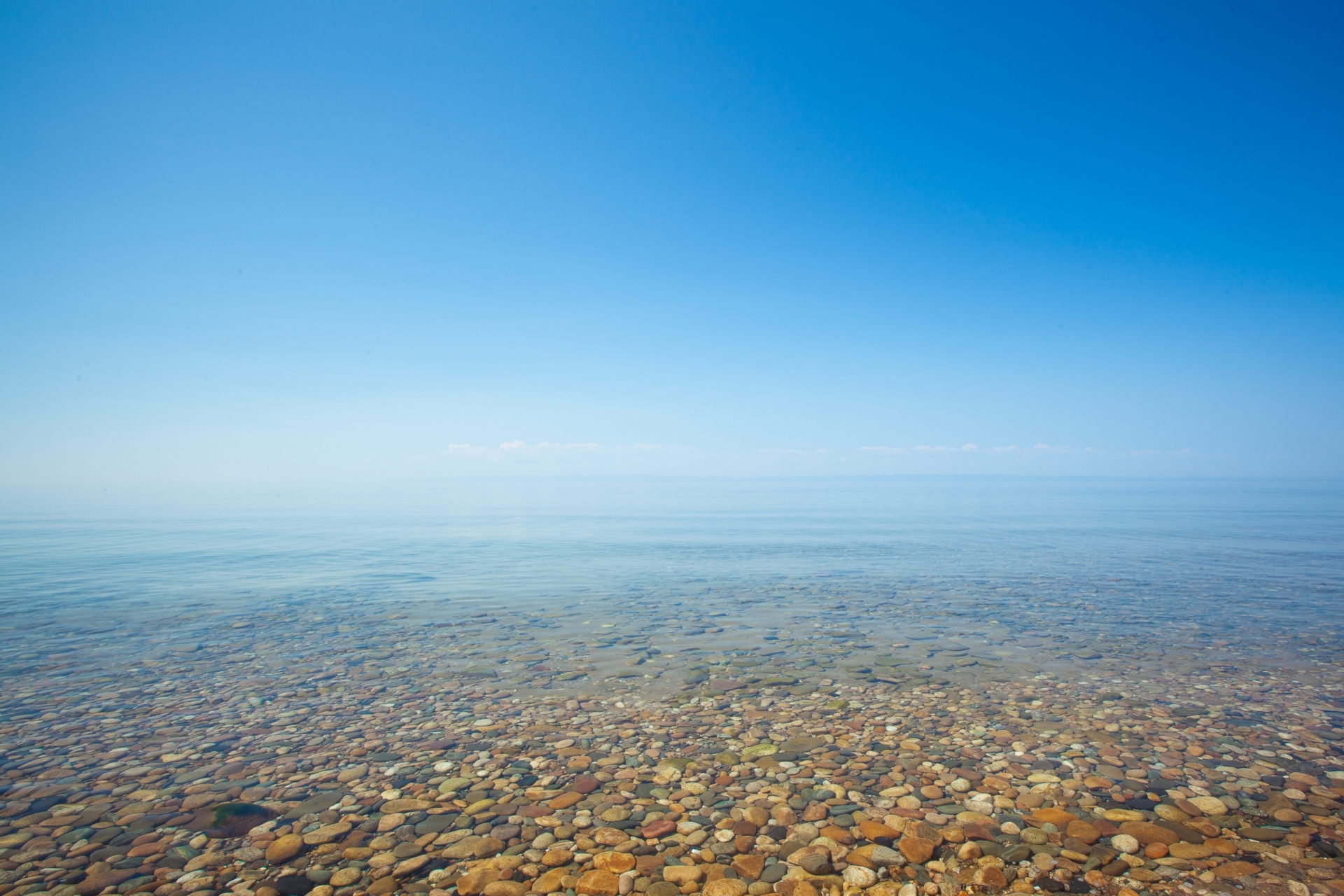 Озеро ясное глубина. Озеро Байкал вода. Чистая вода Байкала. Прозрачность воды. Байкал прозрачность воды.