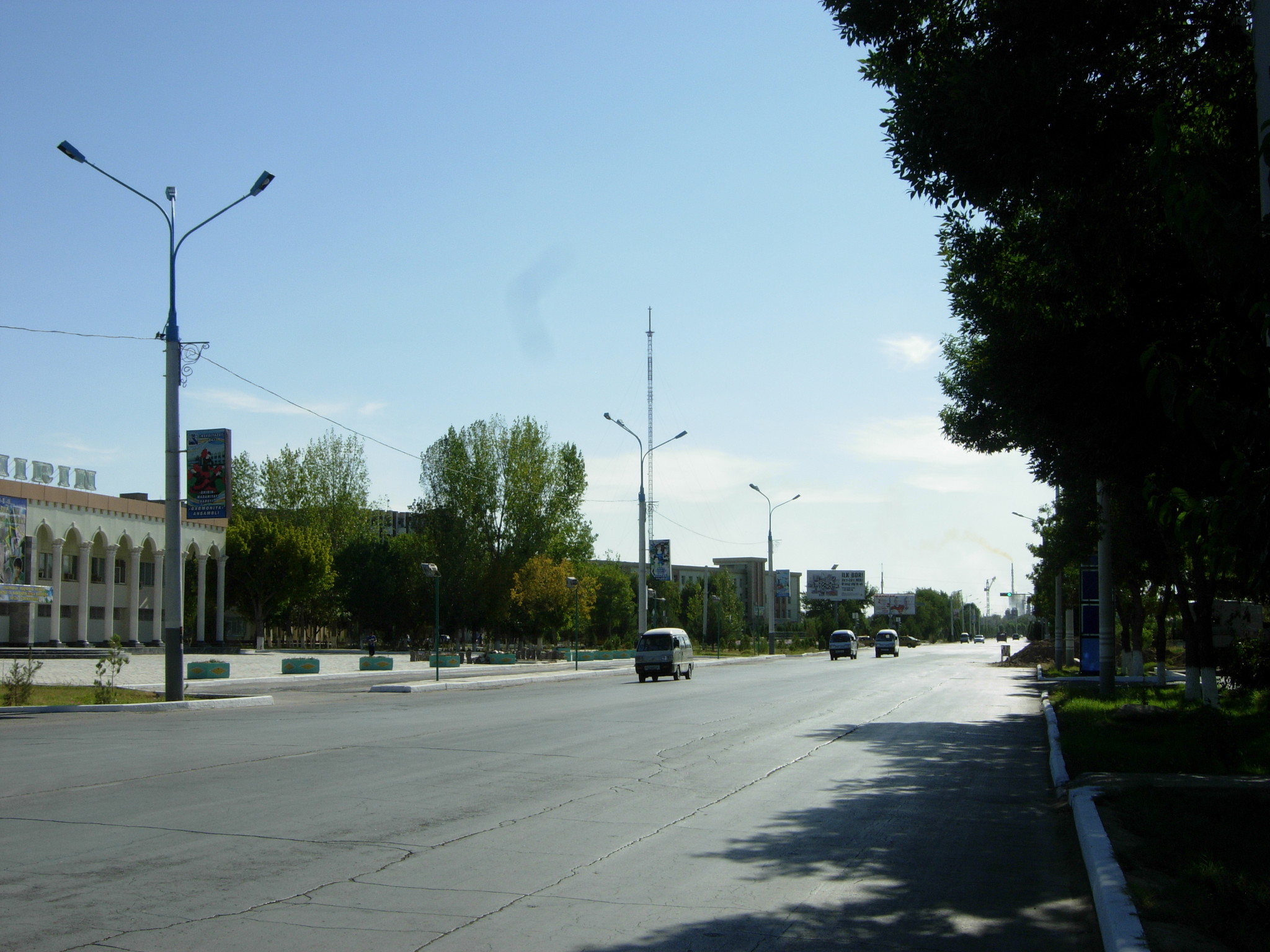 Погода в навои. Город Навои современный. Навои город в Узбекистане. Улица шодлик Узбекистан Навои.