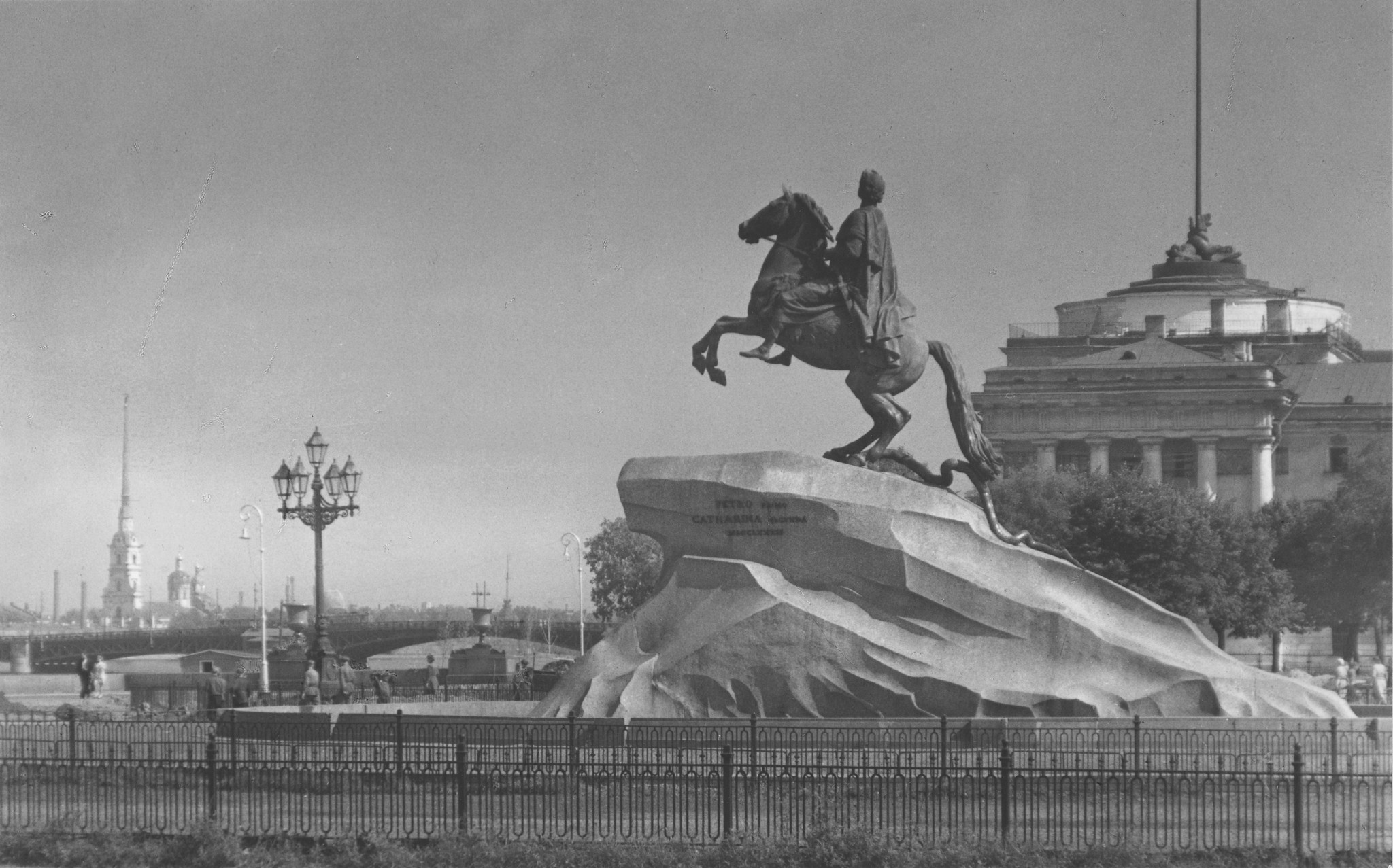 Памятник Петру в Ленинграде