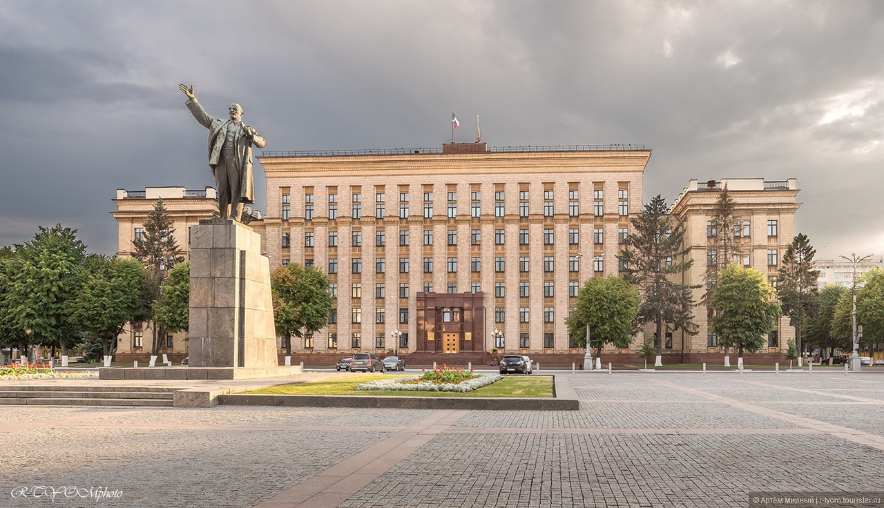 Площадь города воронеж. Центр Воронежа площадь Ленина. Центральная площадь Воронежа. Ленин на площади Ленина Воронеж. Воронеж Центральная площадь города.