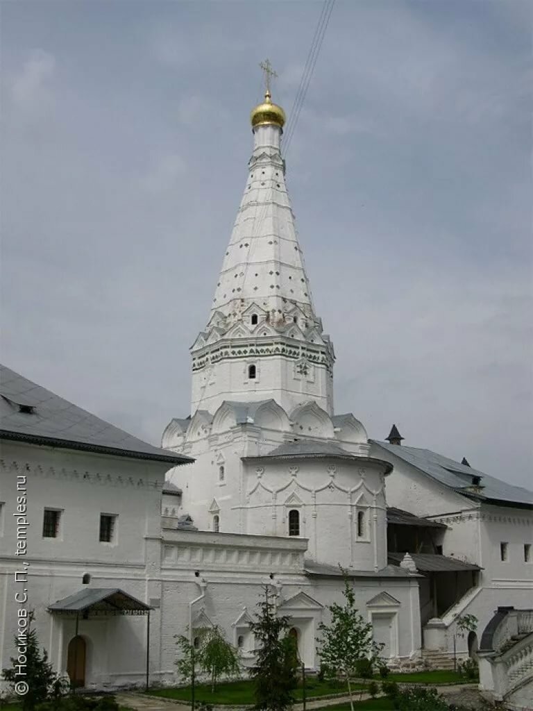 Храм зосимы. Храм Зосимы и Савватия Троице-Сергиева монастыря. Храм Зосимы и Савватия Соловецких Троице-Сергиевой Лавры. Зосимы и Савватия в Троице-Сергиевом монастыре. Церковь Зосимы и Савватия в Троице.