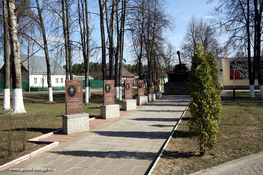 Аллея героев. Аллея героев города Черепаново. Вязьма аллея героев. Аллея героев Бежаницы. Фасад аллея героев.