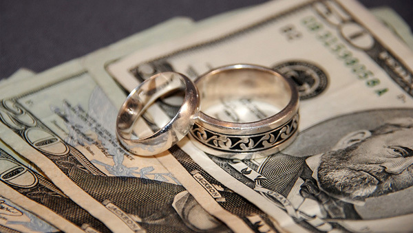 Идеи как подарить деньги на свадьбу с приколом. Советы +Фото