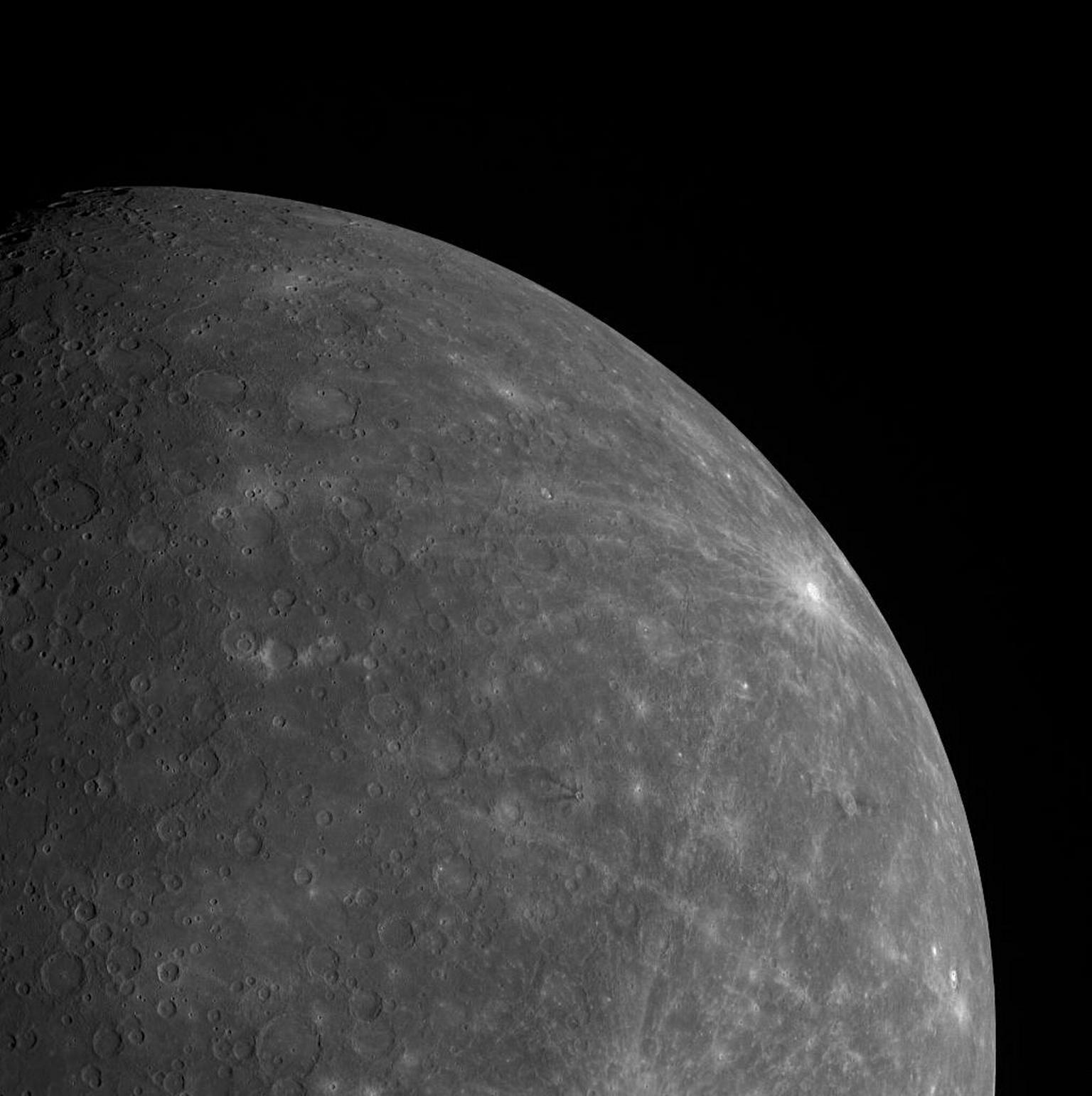 Белый меркурий. Меркурий Планета. Снимки планеты Меркурий. Меркурий Планета вблизи. Луна в телескоп.